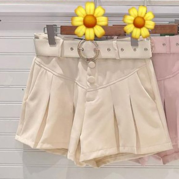 Cream pleated short skirt - Picture 4 of 4